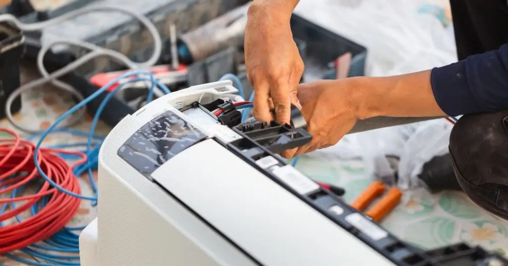 Diagnóstico técnico de ar-condicionado com equipamento de medição