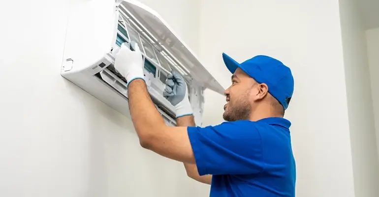Unidade externa de ar-condicionado instalada em Joinville